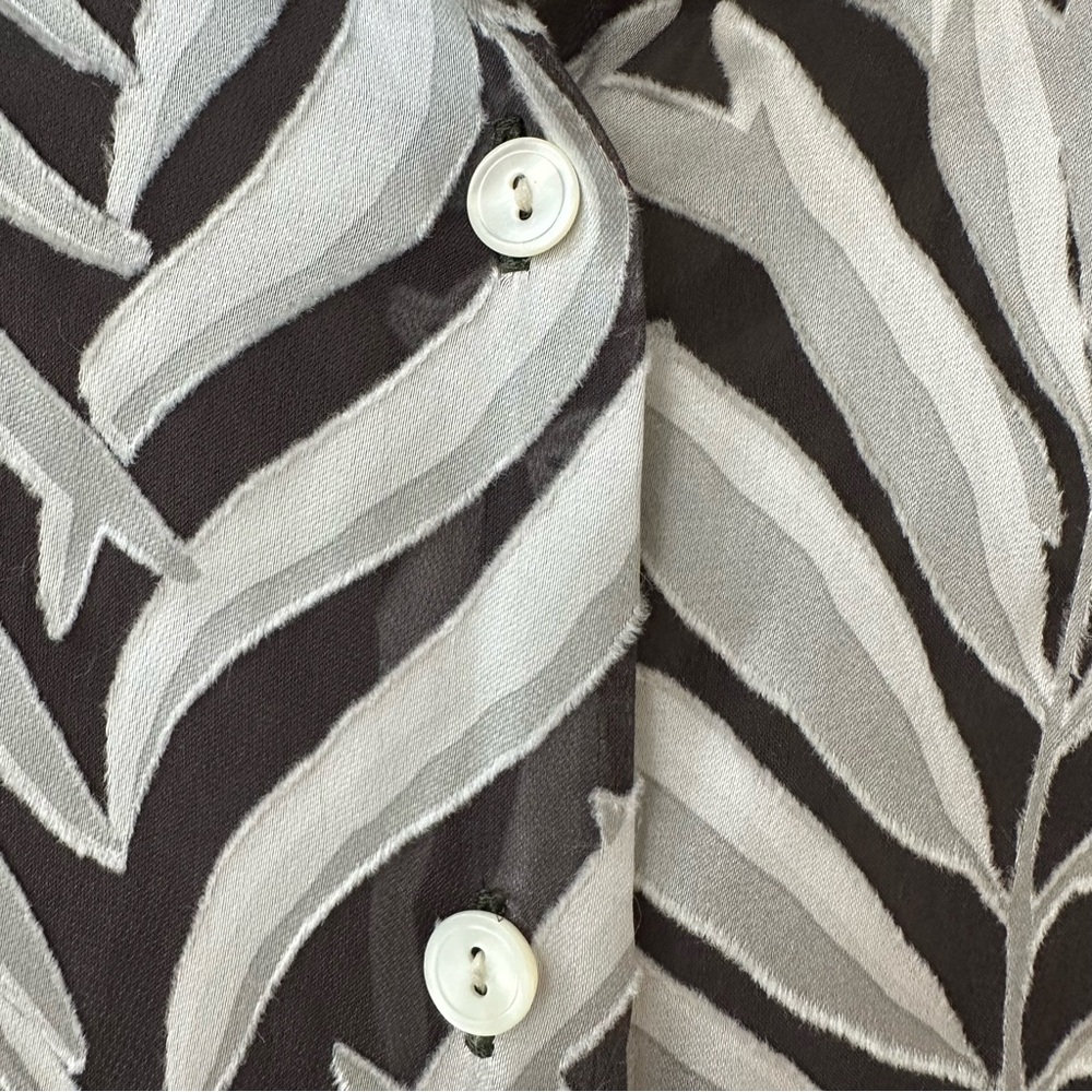Vintage Mondi Gray & Black Tropical Leaf Pattern Button Down Silk Shirt, Size L - Picture 6 of 9